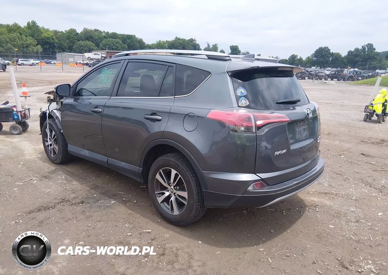 2018 Toyota Rav4 Xle VIN:2T3RFREVXJW844137 - 3