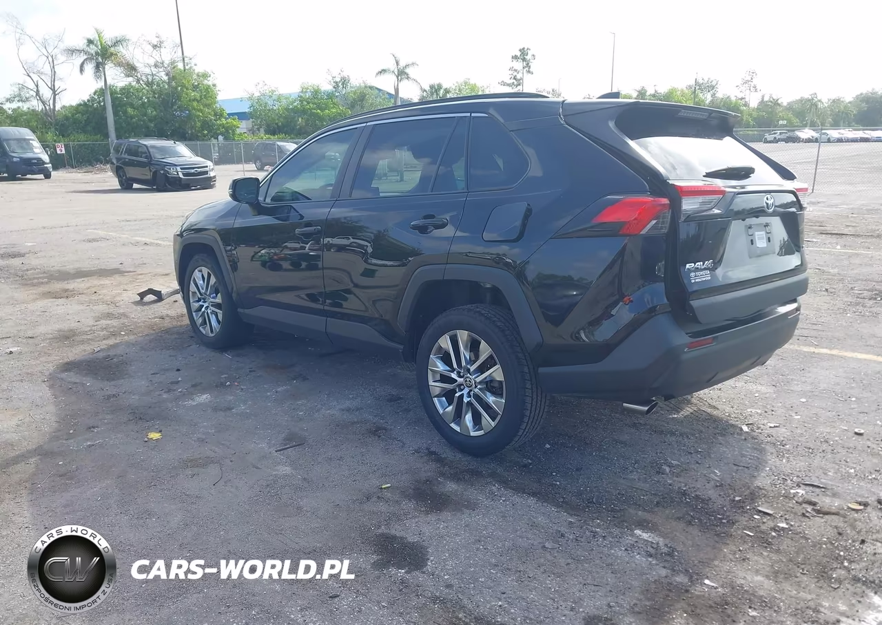 2021 Toyota Rav4 Xle Premium VIN:2T3C1RFV2MC136800 - 3