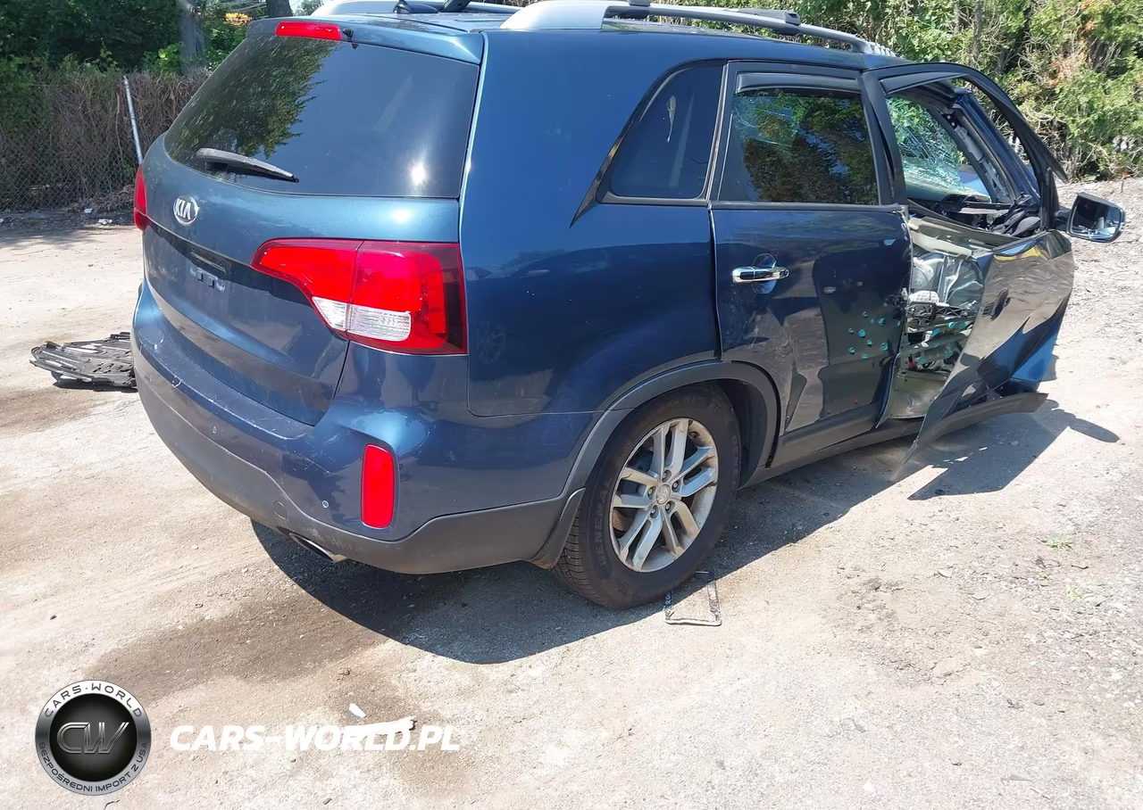 2015 Kia Sorento Lx VIN:5XYKT4A65FG595893 - 4
