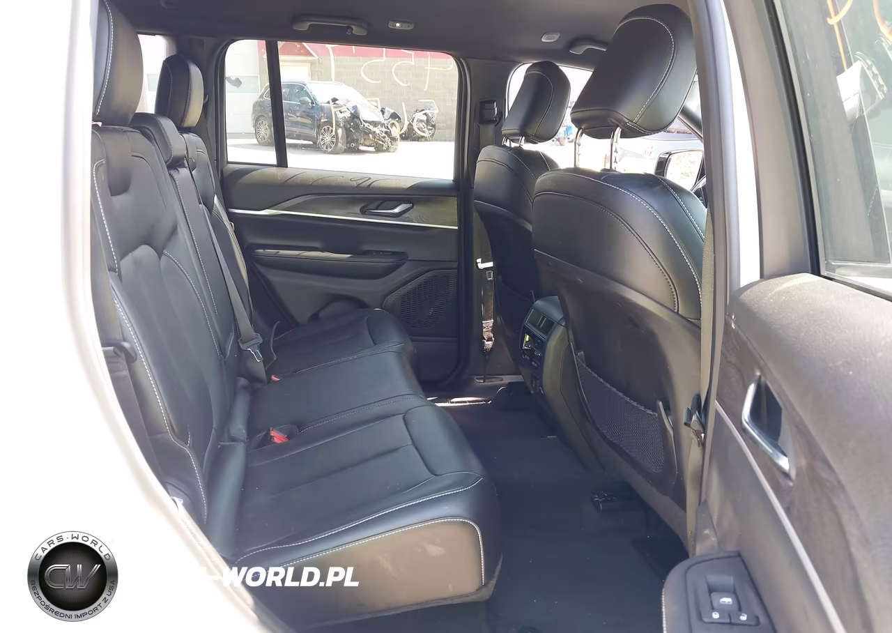 2024 Jeep Grand Cherokee Limited 4X4 VIN:1C4RJHBG0RC262044 - 8