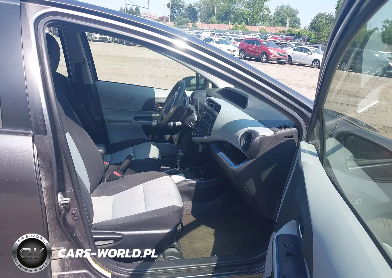 2012 Toyota Prius C Two VIN:JTDKDTB36C1023562 - 5