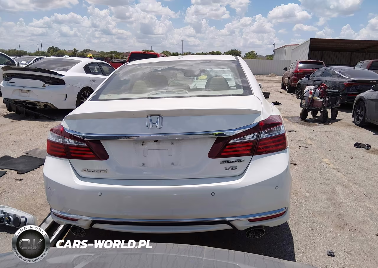 2016 Honda Accord Touring VIN:1HGCR3F90GA030275 - 16
