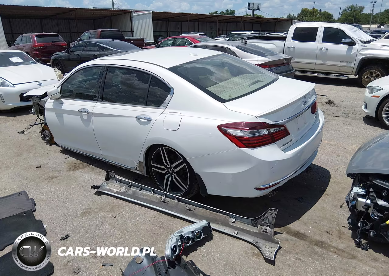 2016 Honda Accord Touring VIN:1HGCR3F90GA030275 - 3