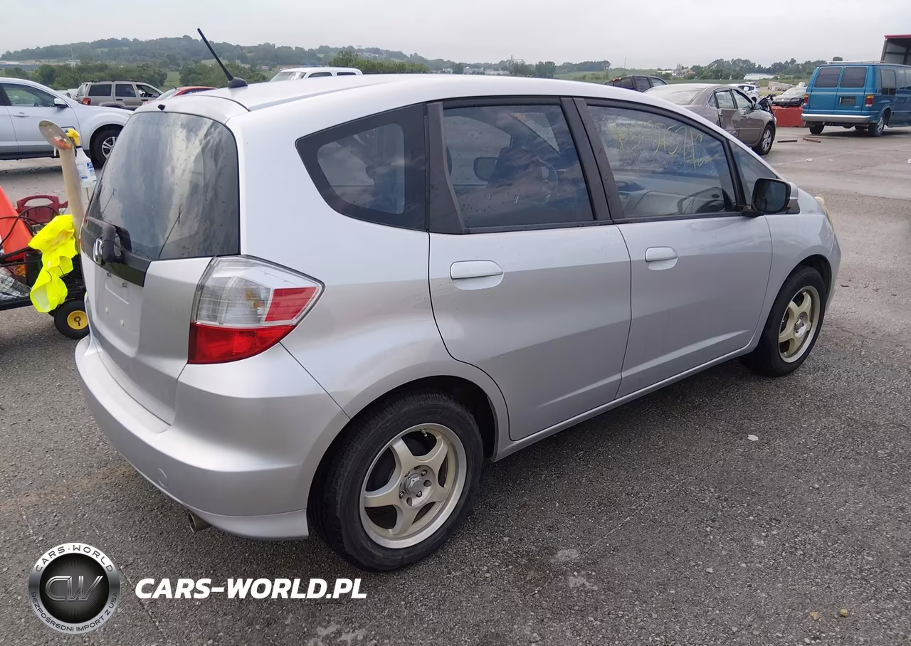 2013 Honda Fit VIN:JHMGE8G31DC017147 - 4