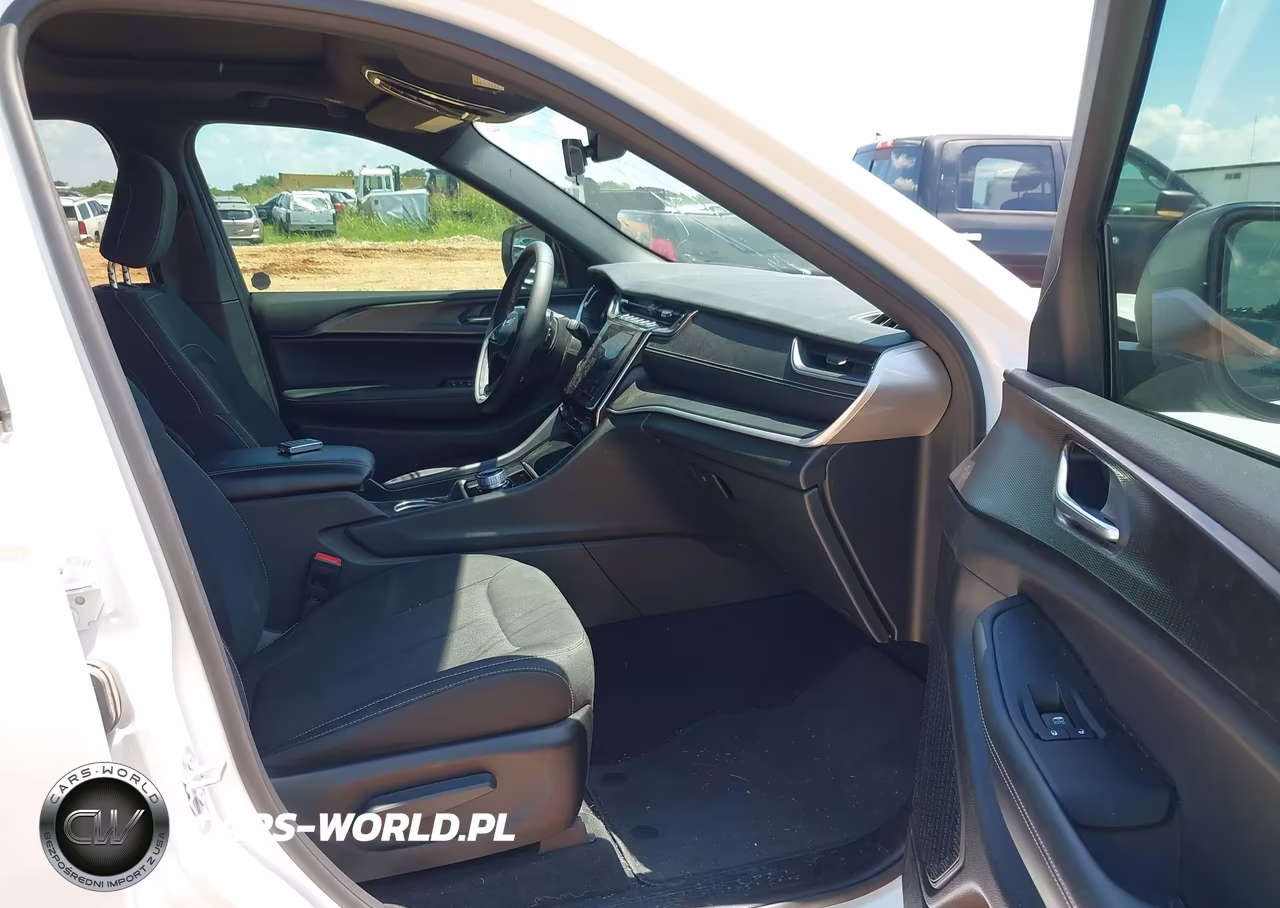2025 Jeep Grand Cherokee L Laredo X 4X4 VIN:1C4RJKAG6S8666215 - 5