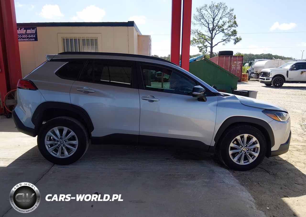 2025 Toyota Corolla Cross Le VIN:7MUCAAAG6SV142452 - 13