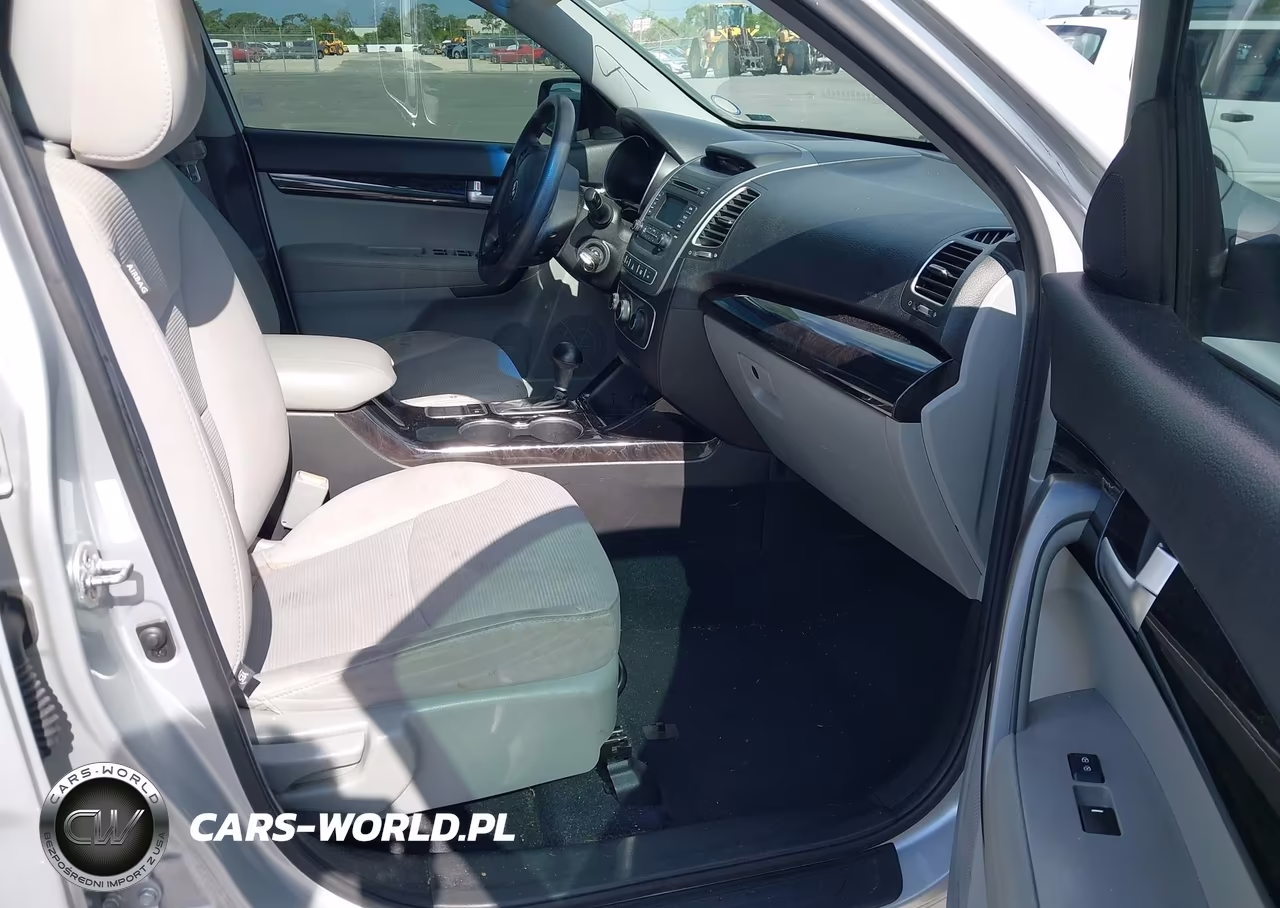 2014 Kia Sorento Lx VIN:5XYKT3A68EG477264 - 5