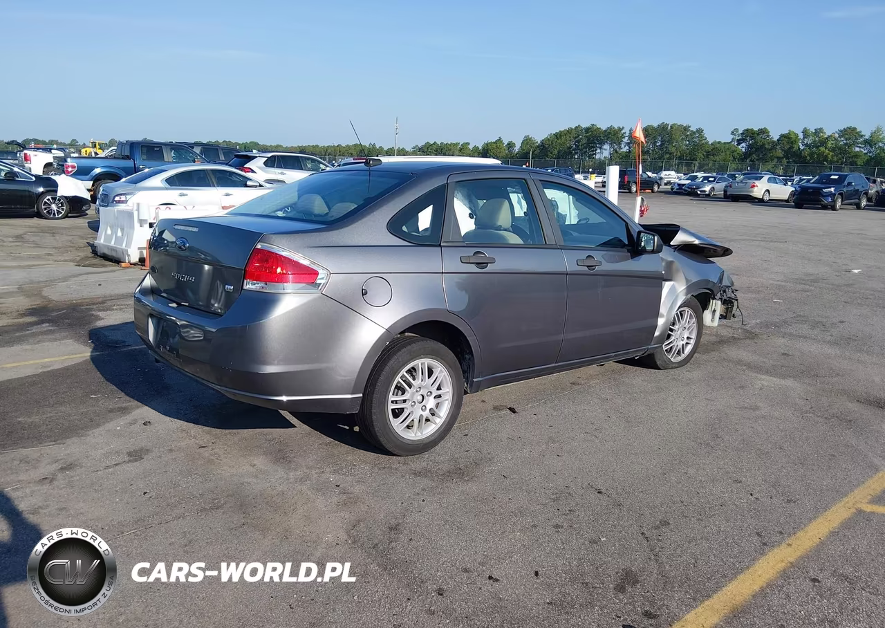 2010 Ford Focus Se VIN:1FAHP3FN6AW214997 - 4