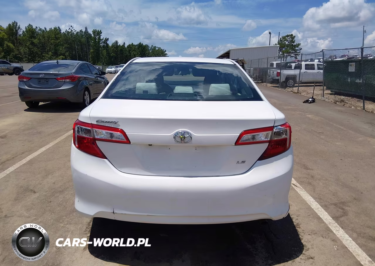 2014 Toyota Camry Le VIN:4T4BF1FK4ER388759 - 17