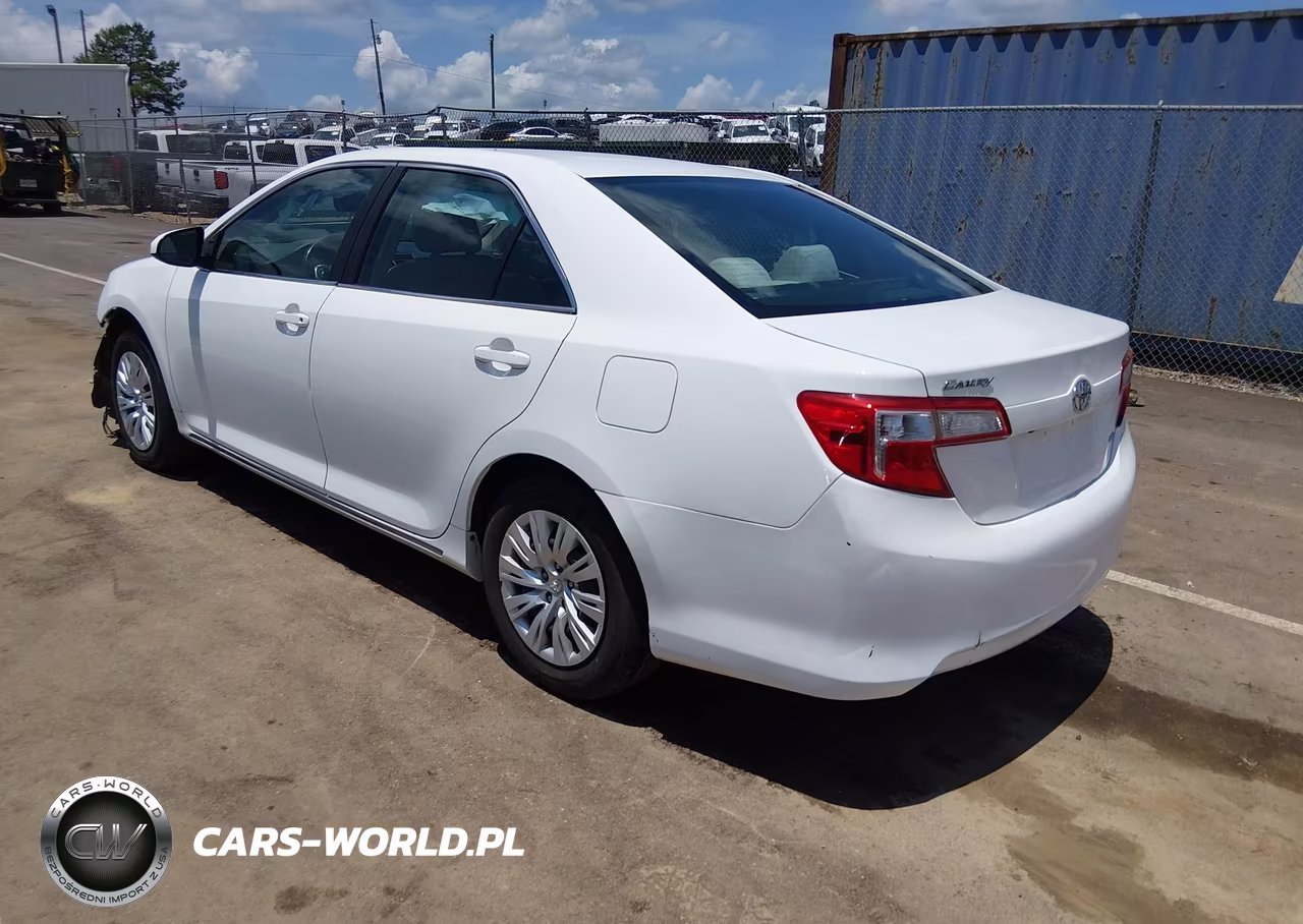 2014 Toyota Camry Le VIN:4T4BF1FK4ER388759 - 3