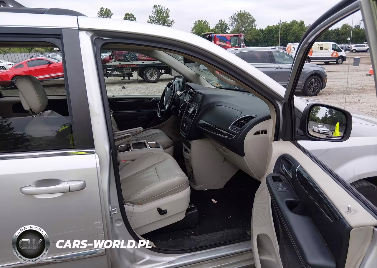 2011 Chrysler Town & Country Touring-L VIN:2A4RR8DG3BR779884 - 5
