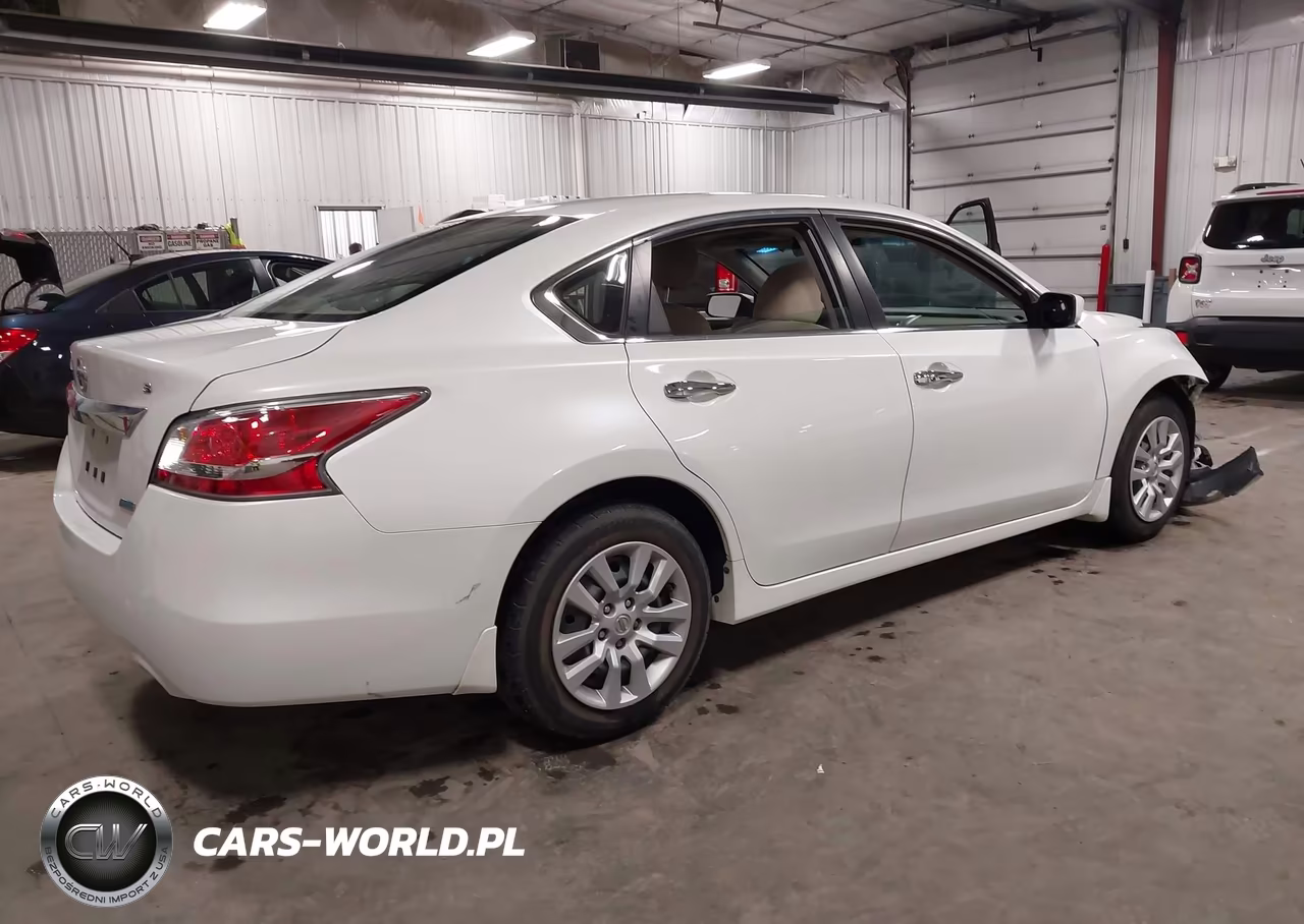 2014 Nissan Altima 2.5 S VIN:1N4AL3AP1EC329262 - 4