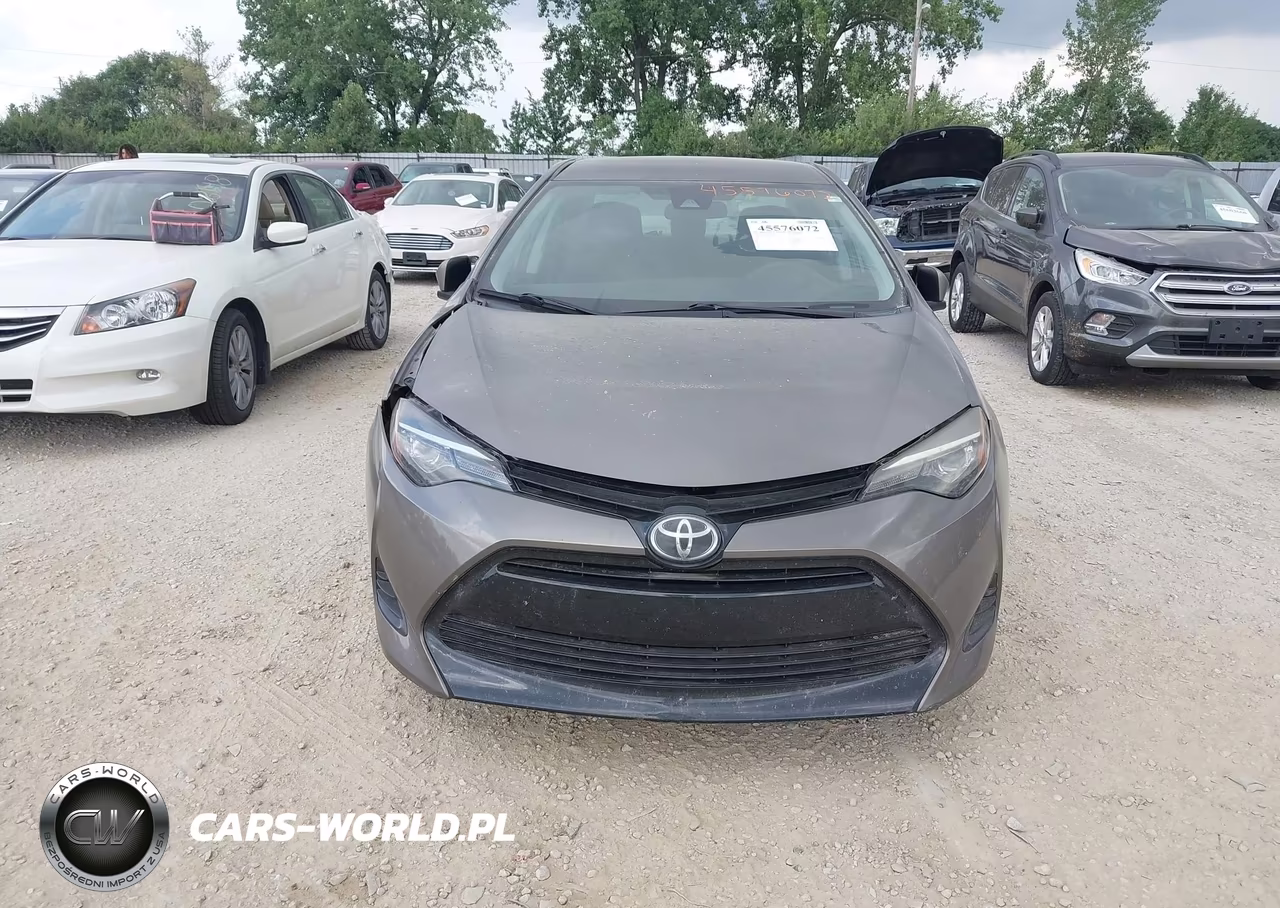2018 Toyota Corolla Le VIN:5YFBURHE5JP806134 - 12