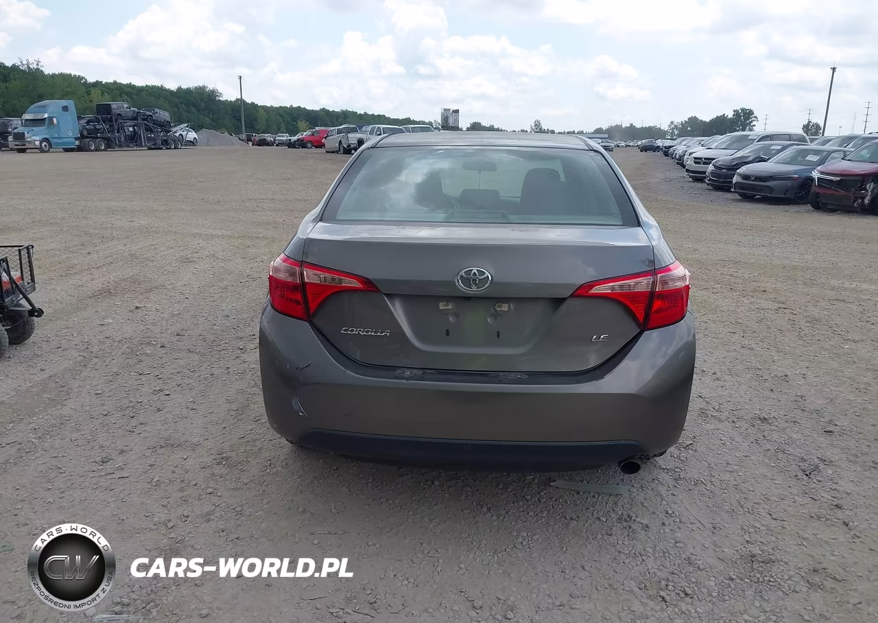2018 Toyota Corolla Le VIN:5YFBURHE5JP806134 - 16