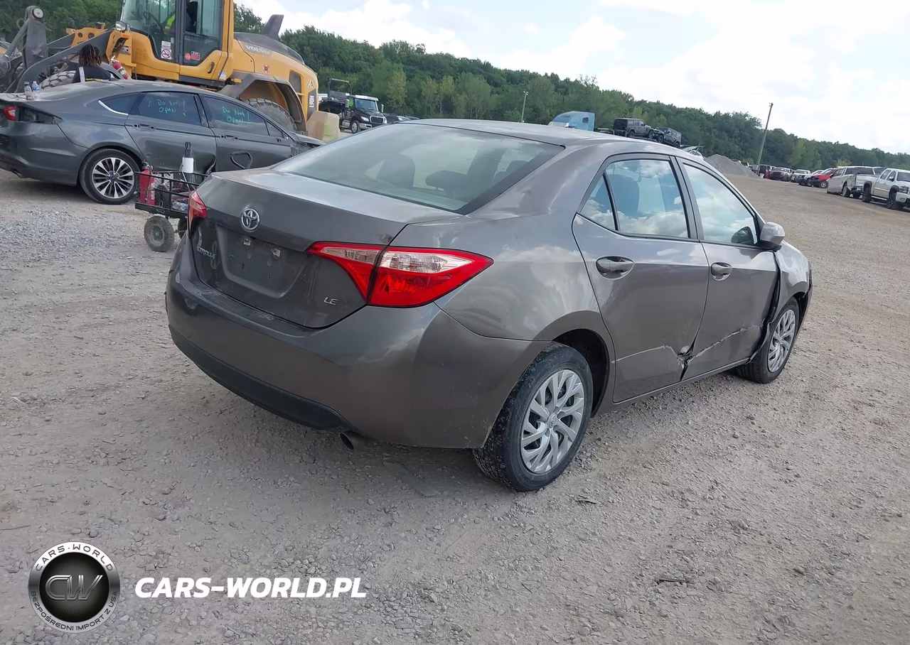 2018 Toyota Corolla Le VIN:5YFBURHE5JP806134 - 4