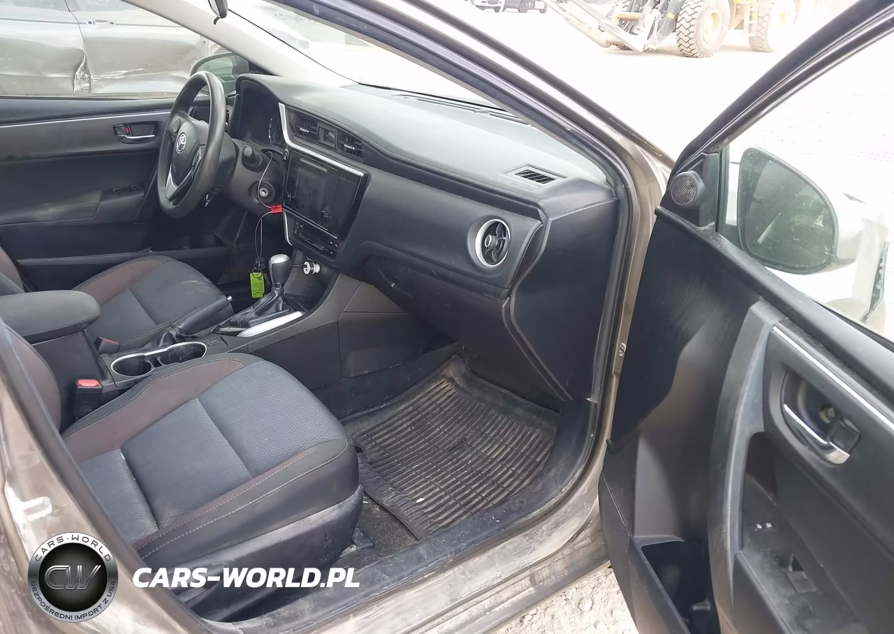 2018 Toyota Corolla Le VIN:5YFBURHE5JP806134 - 5