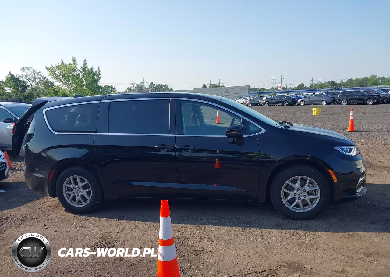 2024 Chrysler Pacifica Touring L VIN:2C4RC1BG8RR147121 - 13