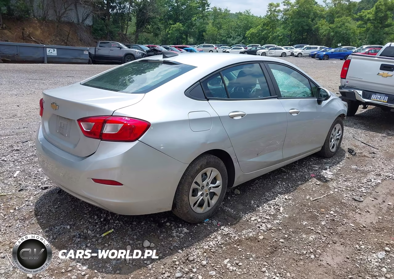 2019 Chevrolet Cruze Diesel VIN:1G1BJ5SM9K7104606 - 4