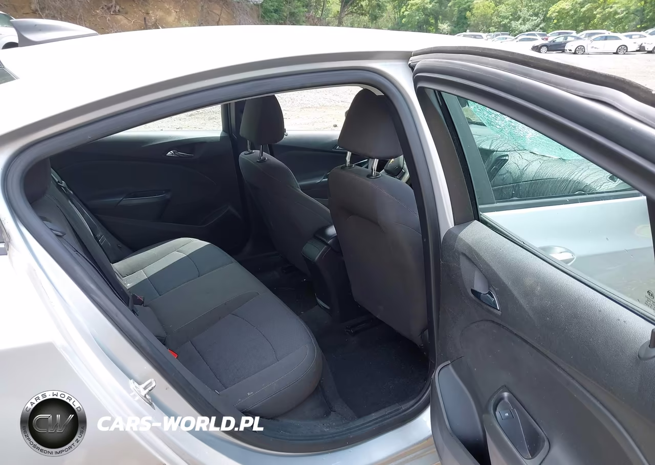 2019 Chevrolet Cruze Diesel VIN:1G1BJ5SM9K7104606 - 8