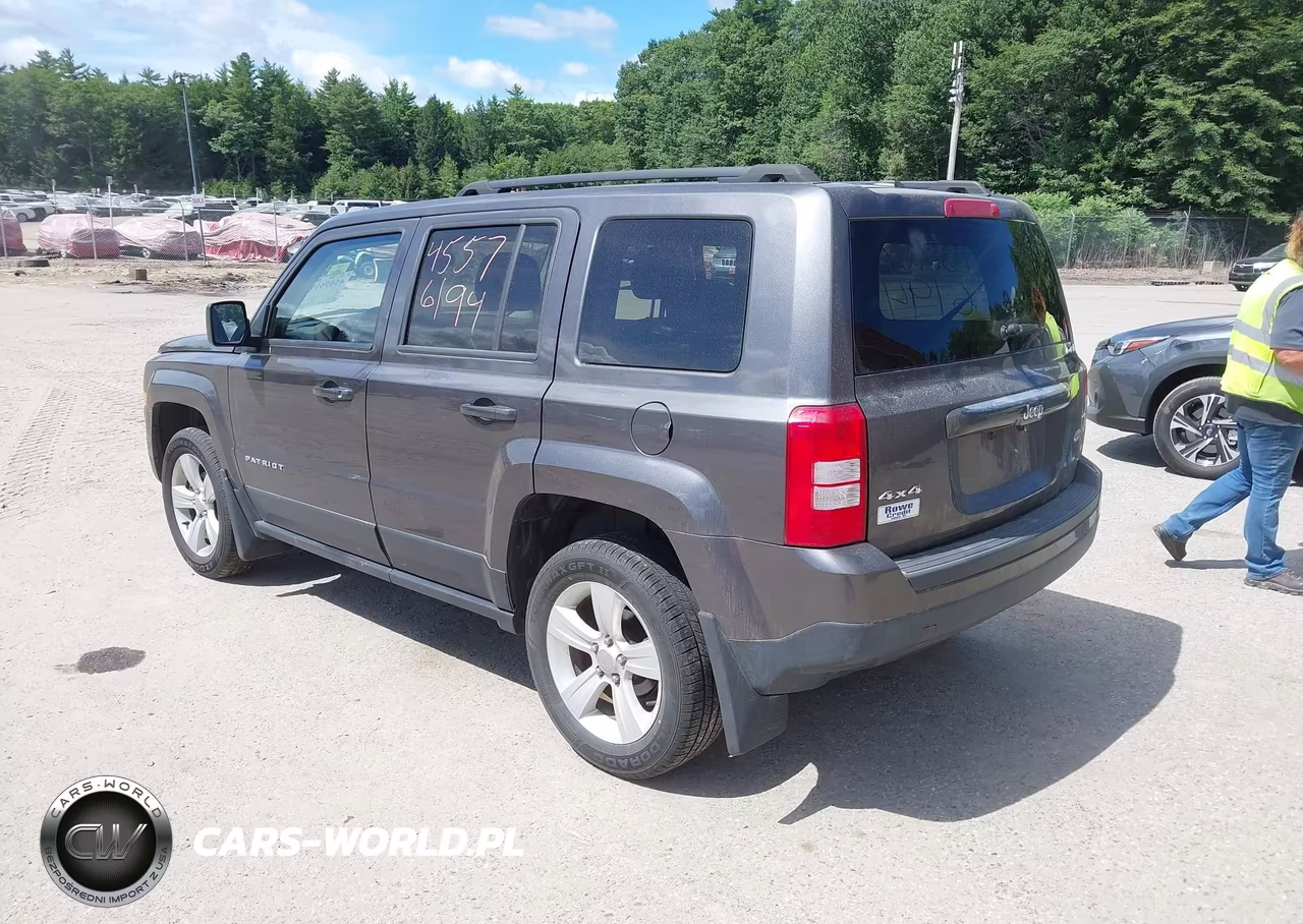 2016 Jeep Patriot Latitude VIN:1C4NJRFB4GD672176 - 3