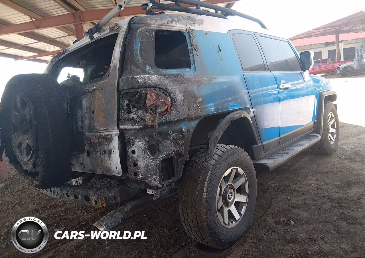2007 Toyota Fj Cruiser VIN:JTEBU11FX70079155 - 4