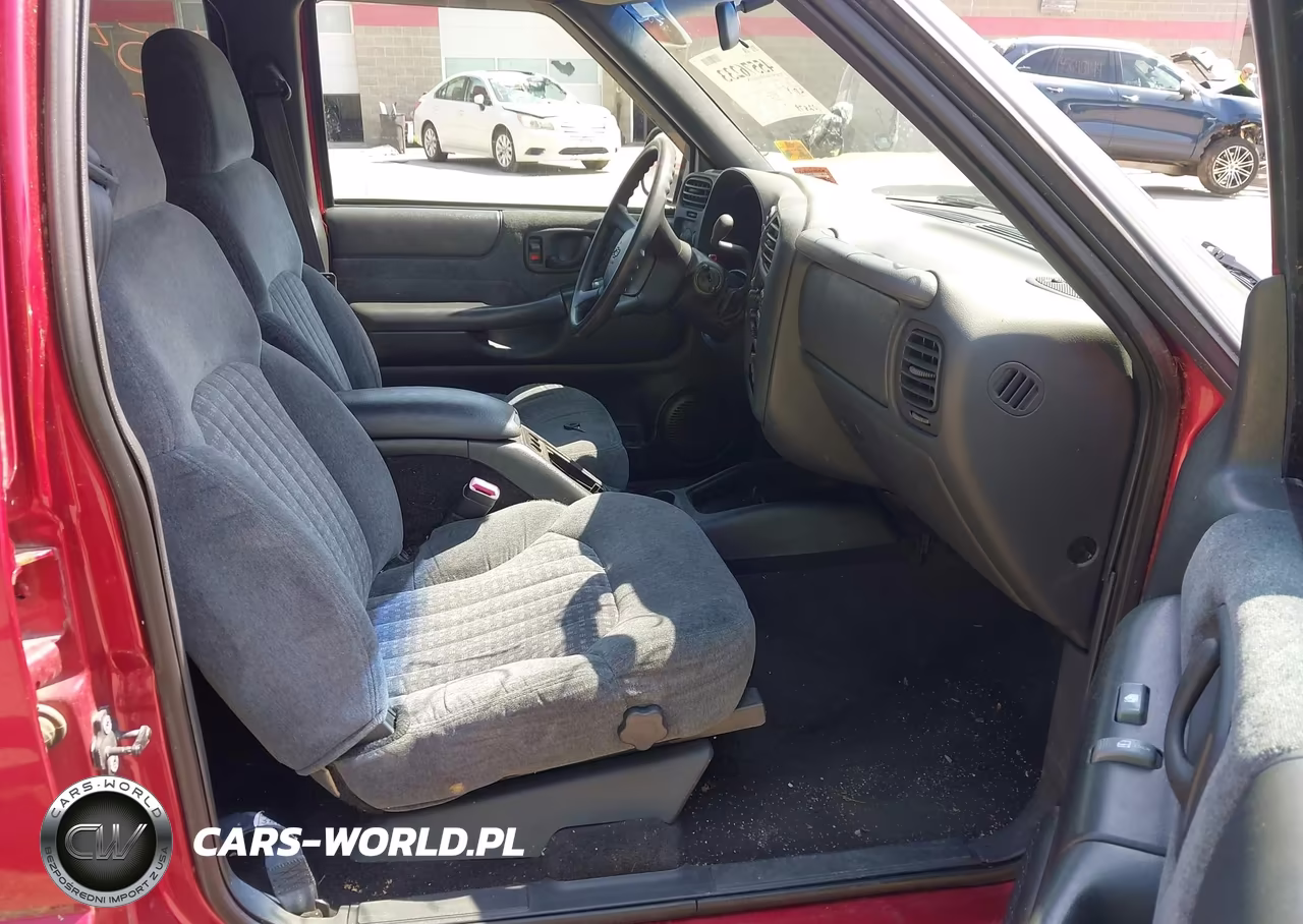 2000 Chevrolet Blazer Ls VIN:1GNDT13WXY2166807 - 5