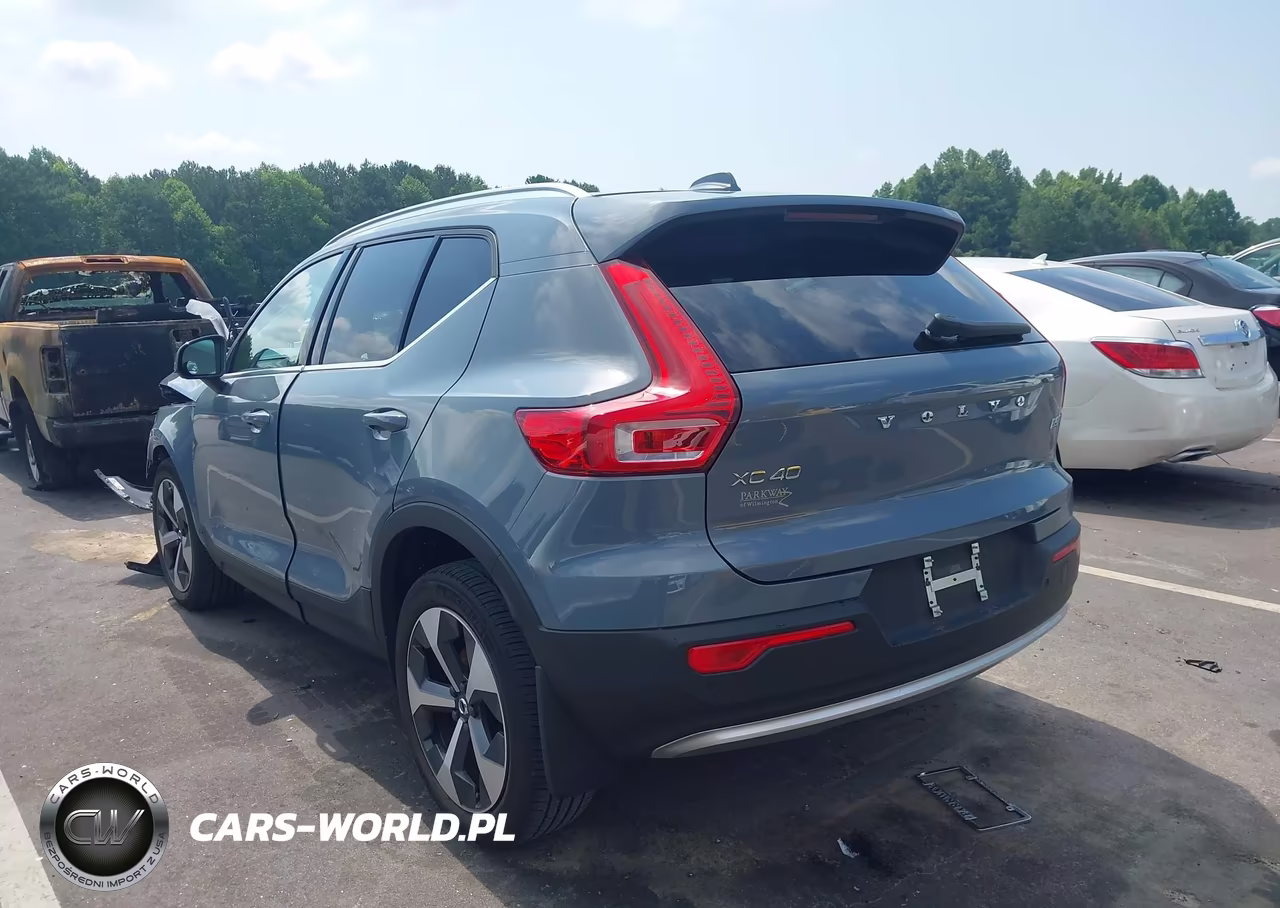 2023 Volvo Xc40 B5 Plus Bright Theme VIN:YV4L12UNXP2911251 - 3