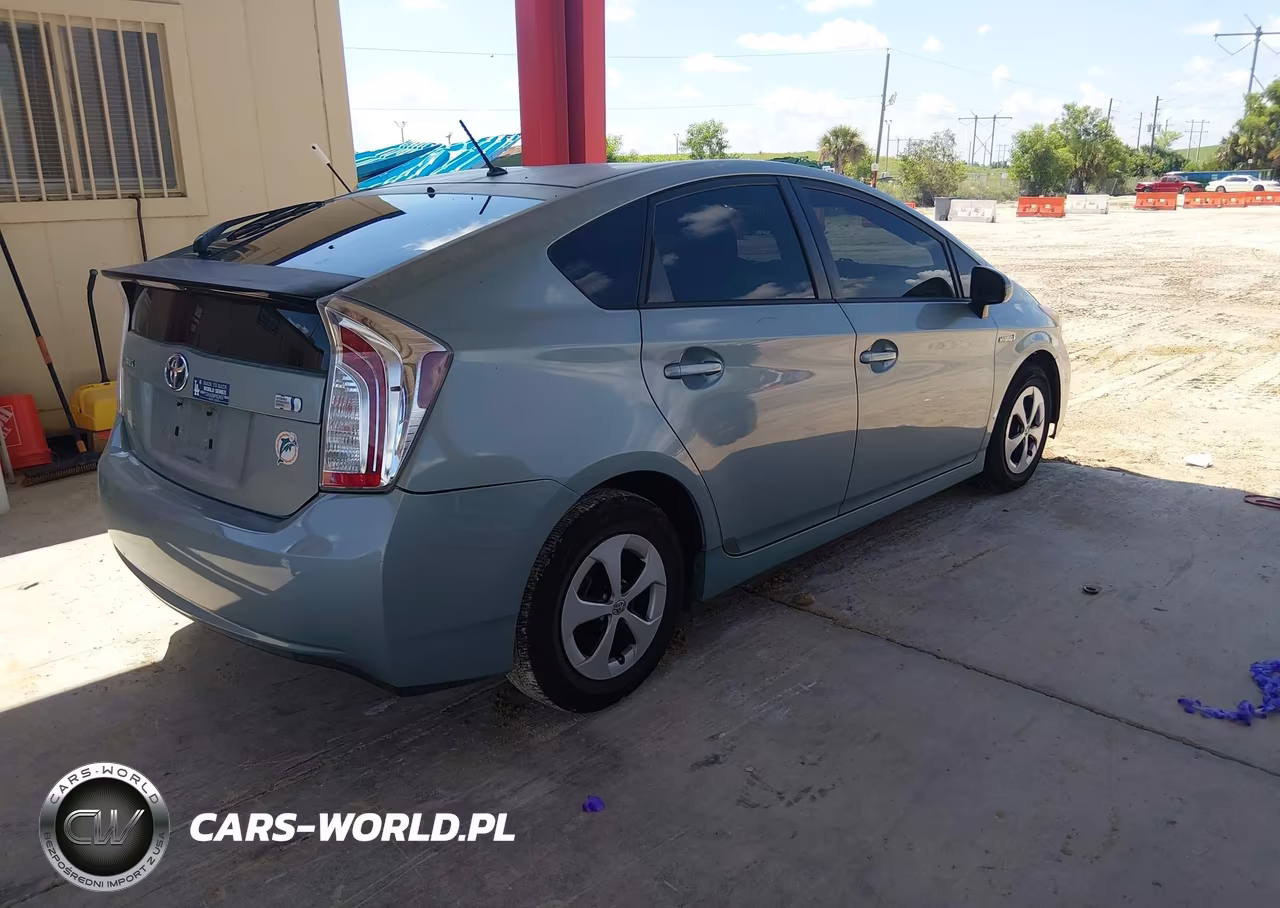 2013 Toyota Prius Two VIN:JTDKN3DU5D5686876 - 4