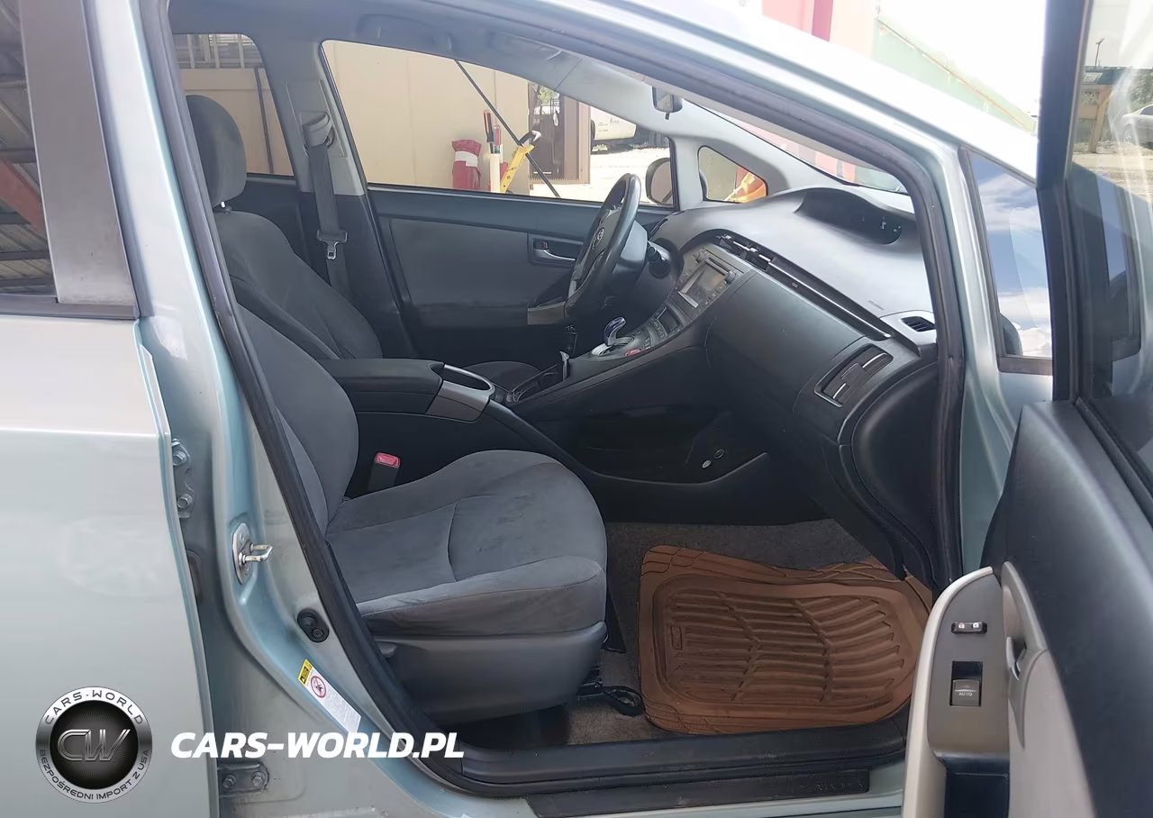 2013 Toyota Prius Two VIN:JTDKN3DU5D5686876 - 5