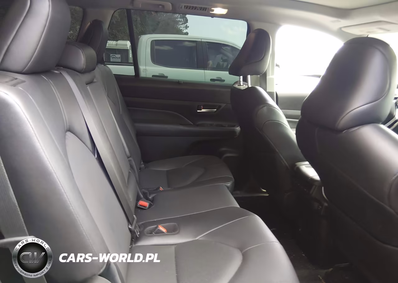 2025 Toyota Grand Highlander Xle VIN:5TDAAAA58SS032728 - 8