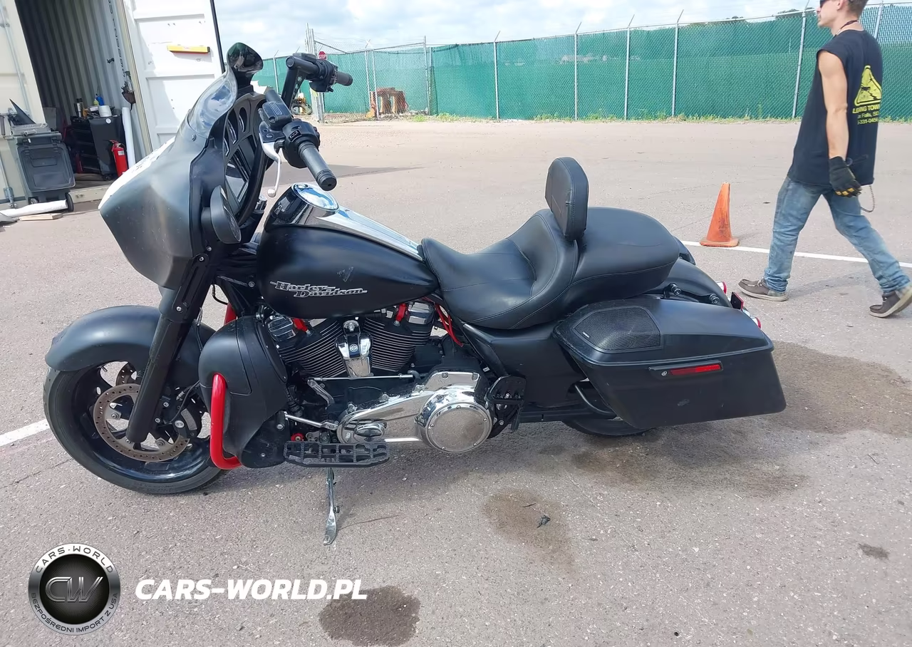 2017 Harley-Davidson Flhxs Street Glide Special VIN:1HD1KRC19HB631710 - 13