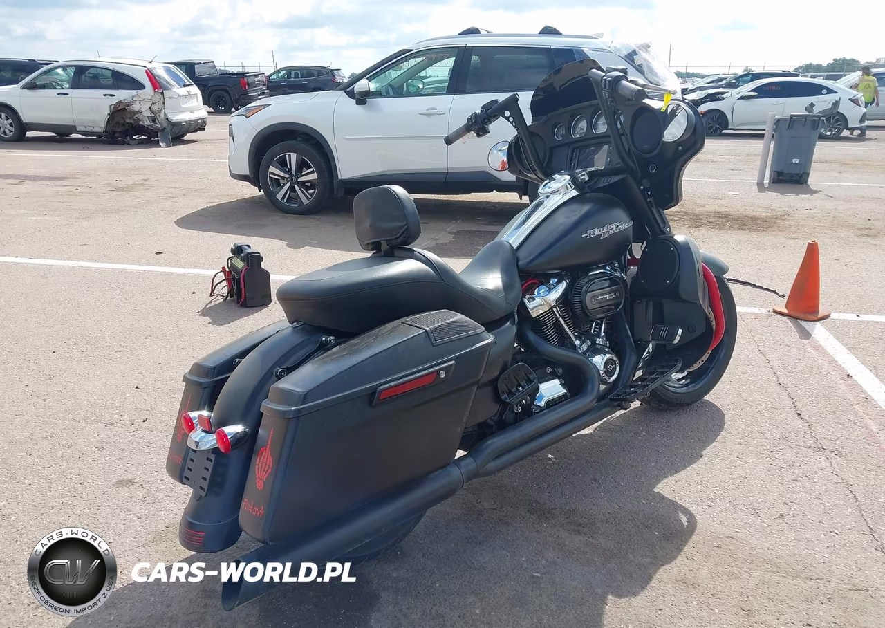 2017 Harley-Davidson Flhxs Street Glide Special VIN:1HD1KRC19HB631710 - 4