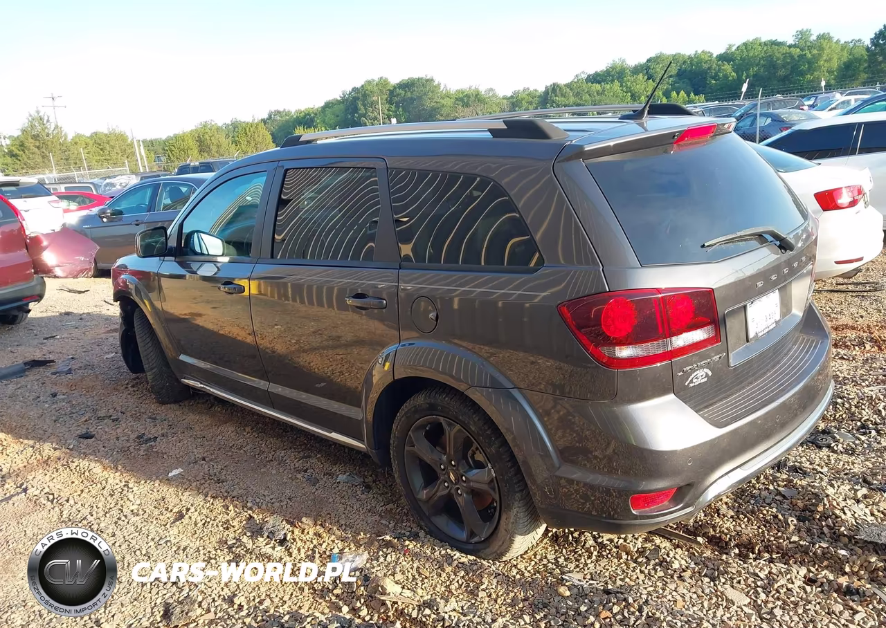 2018 Dodge Journey Crossroad VIN:3C4PDCGG2JT209185 - 3