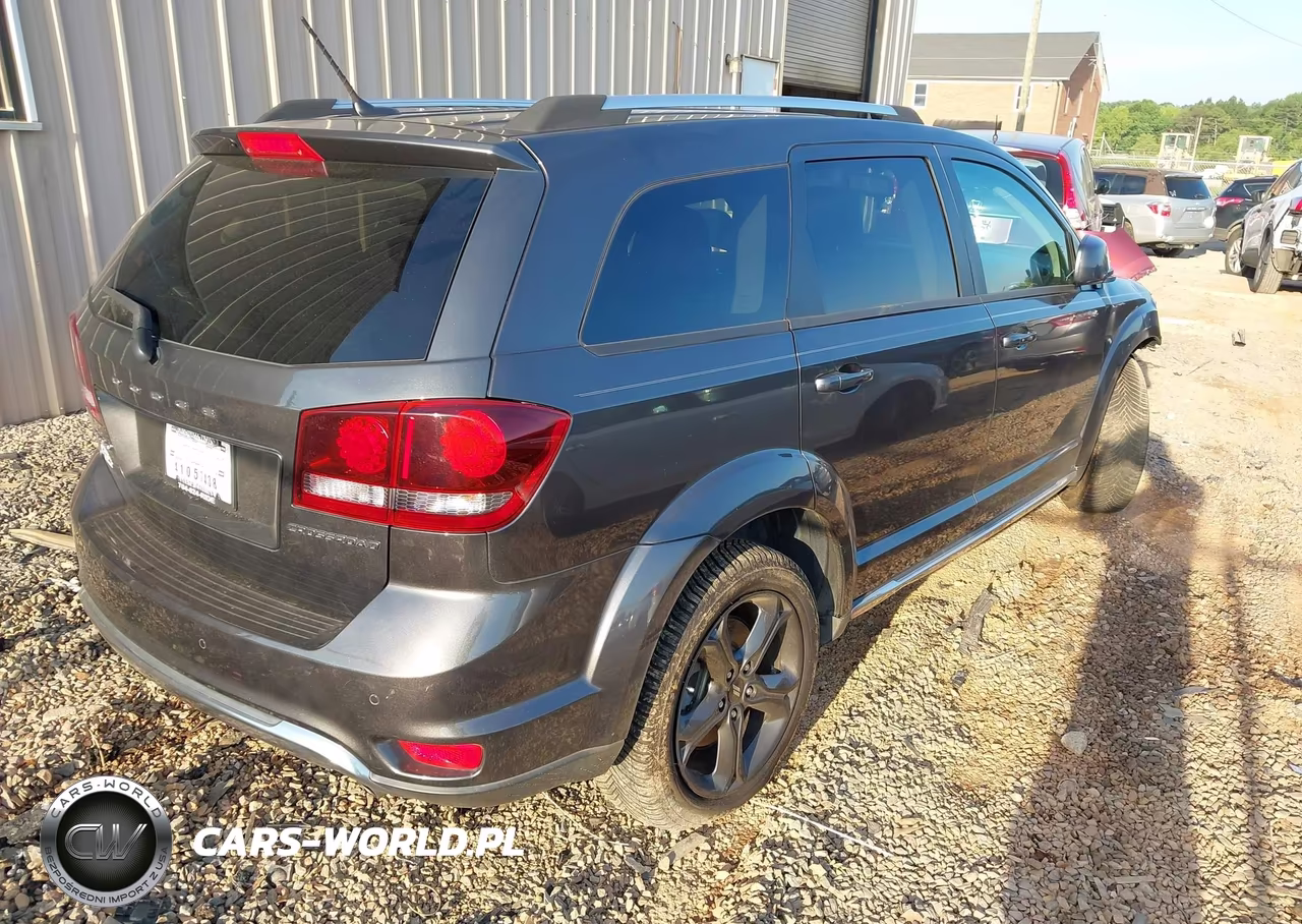 2018 Dodge Journey Crossroad VIN:3C4PDCGG2JT209185 - 4