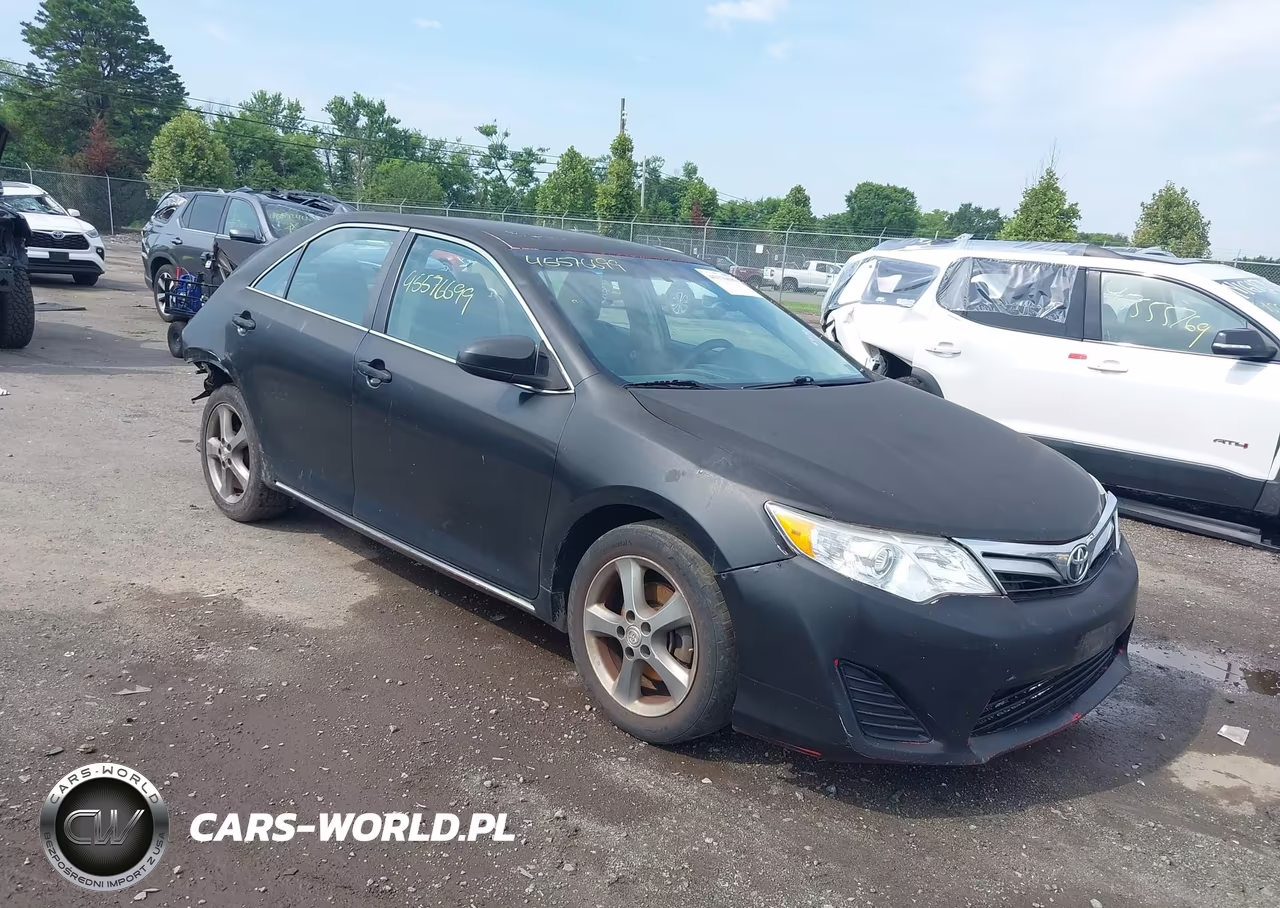 2013 Toyota Camry Le – zdjęcie 1 z 16