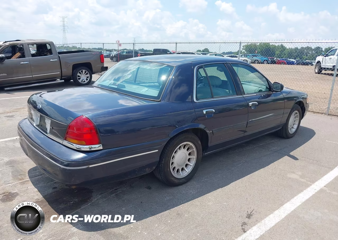 2000 Ford Crown Victoria Lx VIN:2FAFP74W8YX150101 - 4