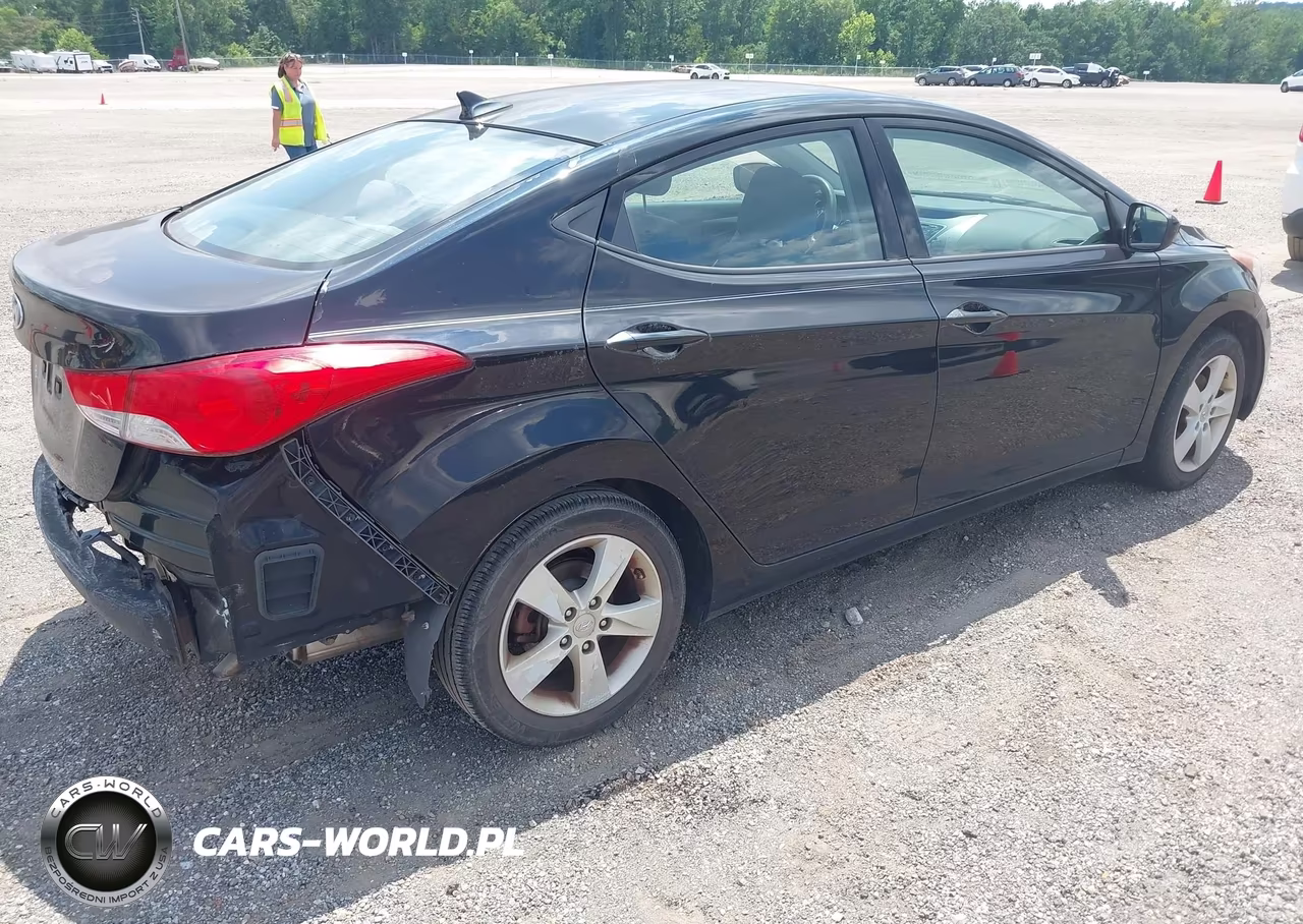 2013 Hyundai Elantra Gls VIN:KMHDH4AE9DU878144 - 4