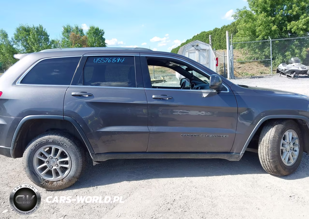 2018 Jeep Grand Cherokee Laredo E 4X4 VIN:1C4RJFAG1JC432096 - 13