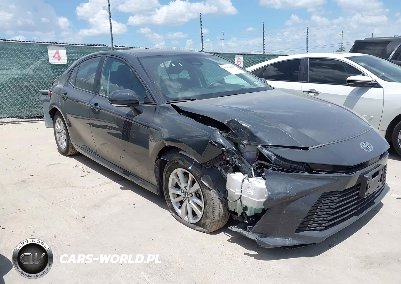 2025 Toyota Camry Le – zdjęcie 1 z 18