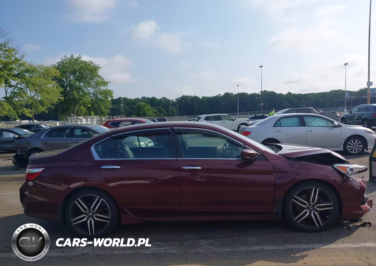 2016 Honda Accord Sport VIN:1HGCR2F52GA080215 - 13