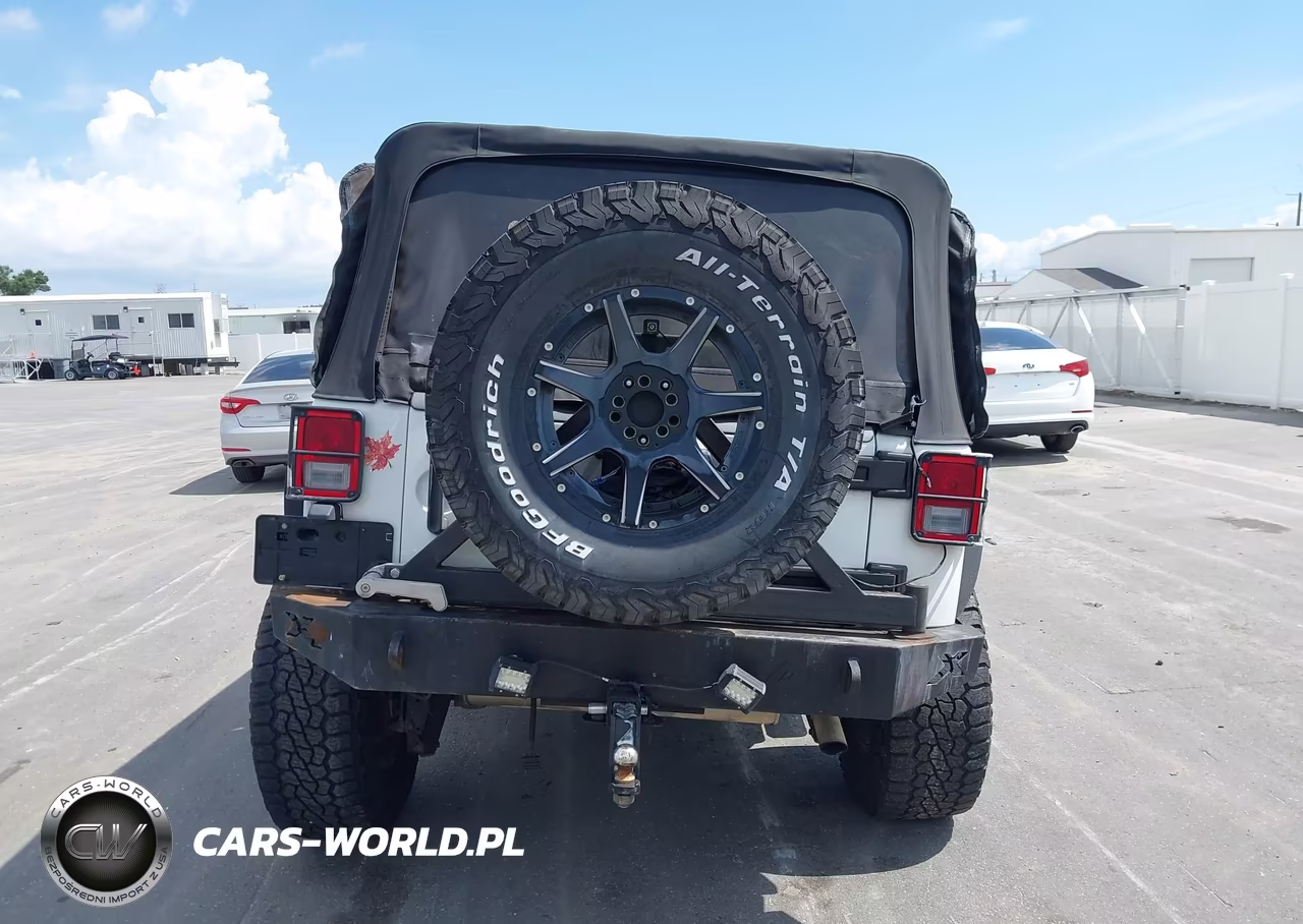 2015 Jeep Wrangler Unlimited Sport VIN:1C4BJWDG0FL766964 - 17