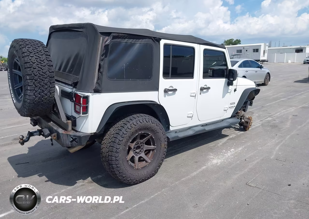 2015 Jeep Wrangler Unlimited Sport VIN:1C4BJWDG0FL766964 - 4