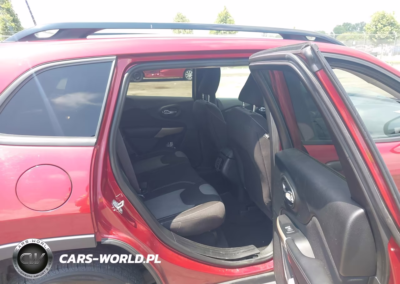 2017 Jeep Cherokee Altitude VIN:1C4PJLAS9HW663069 - 8