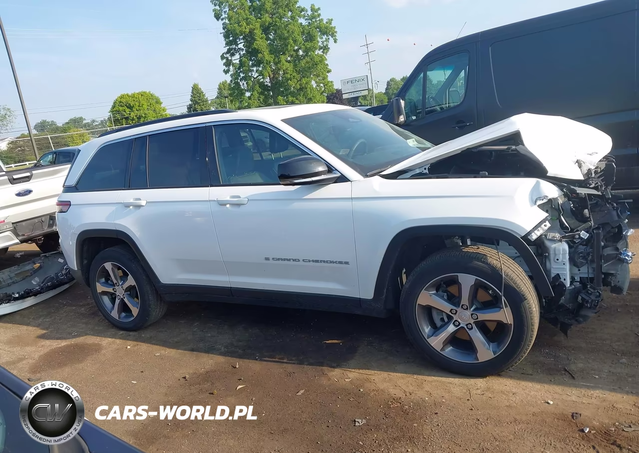 2024 Jeep Grand Cherokee 4Xe VIN:1C4RJYB64RC133862 - 13