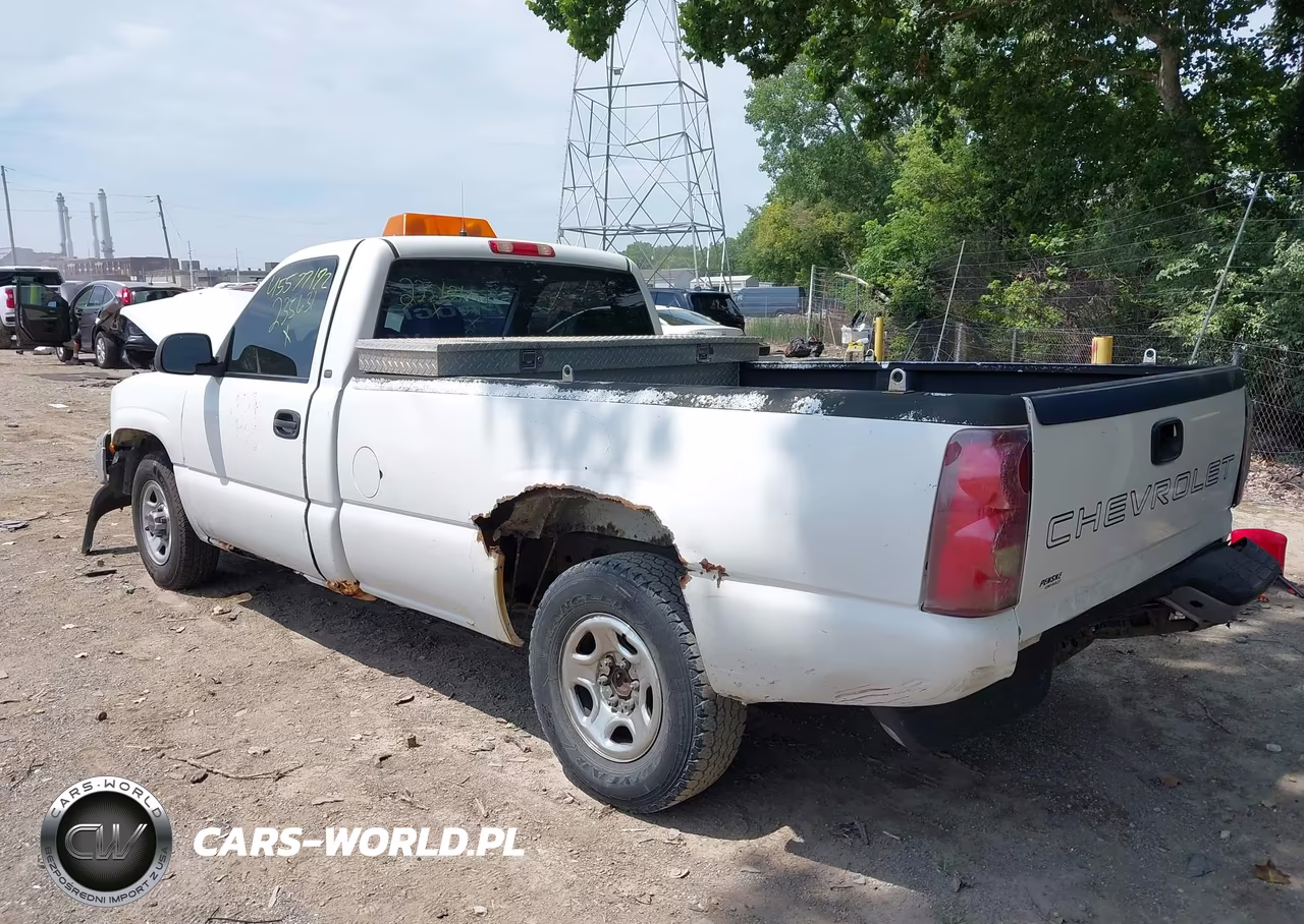 2003 Chevrolet Silverado 1500 Work Truck VIN:1GCEC14XX3Z235631 - 3