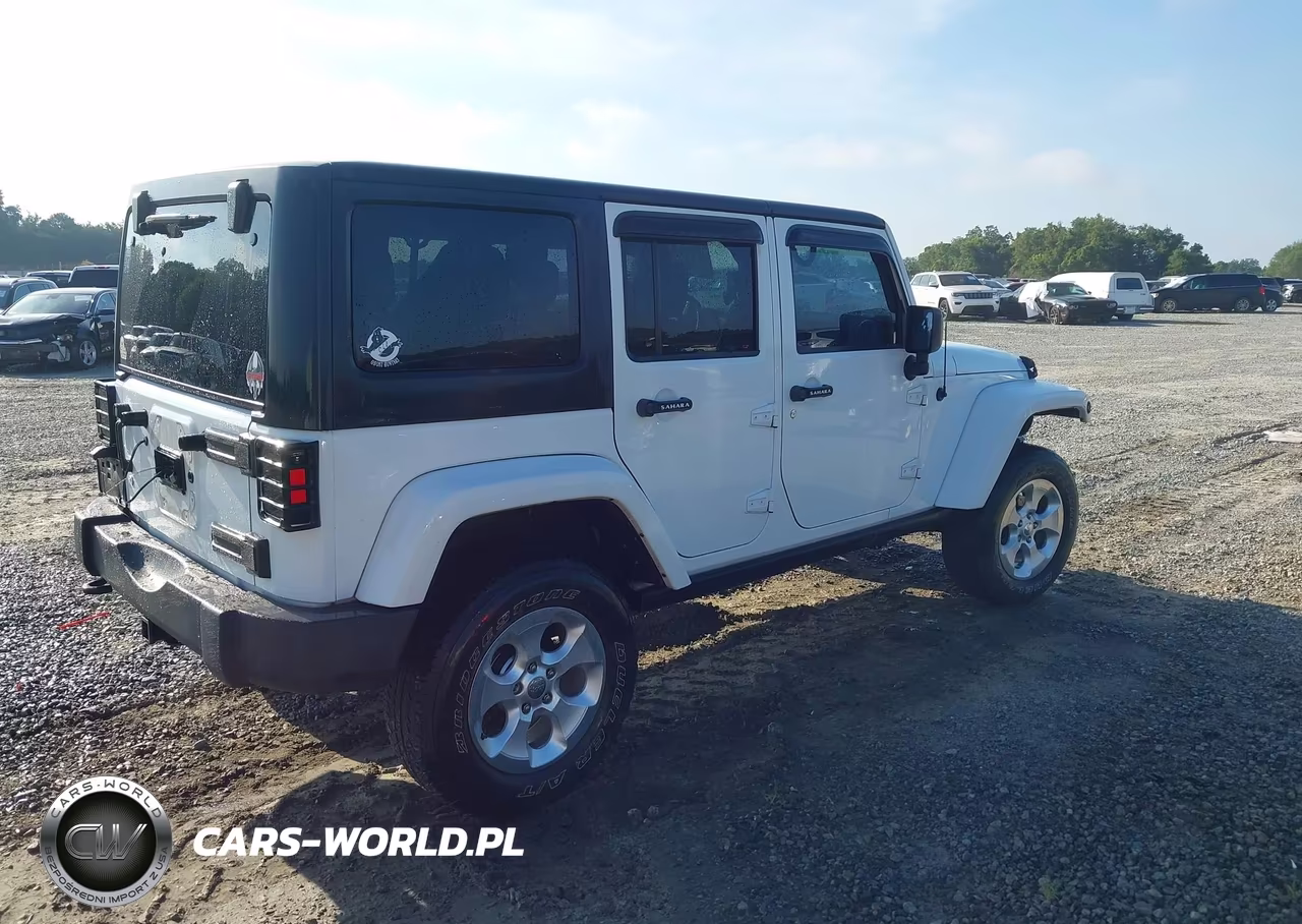 2015 Jeep Wrangler Unlimited Sahara VIN:1C4BJWEG9FL746372 - 4