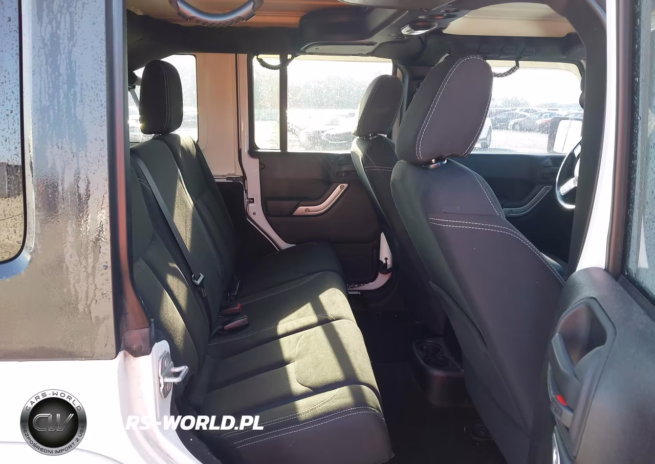 2015 Jeep Wrangler Unlimited Sahara VIN:1C4BJWEG9FL746372 - 8