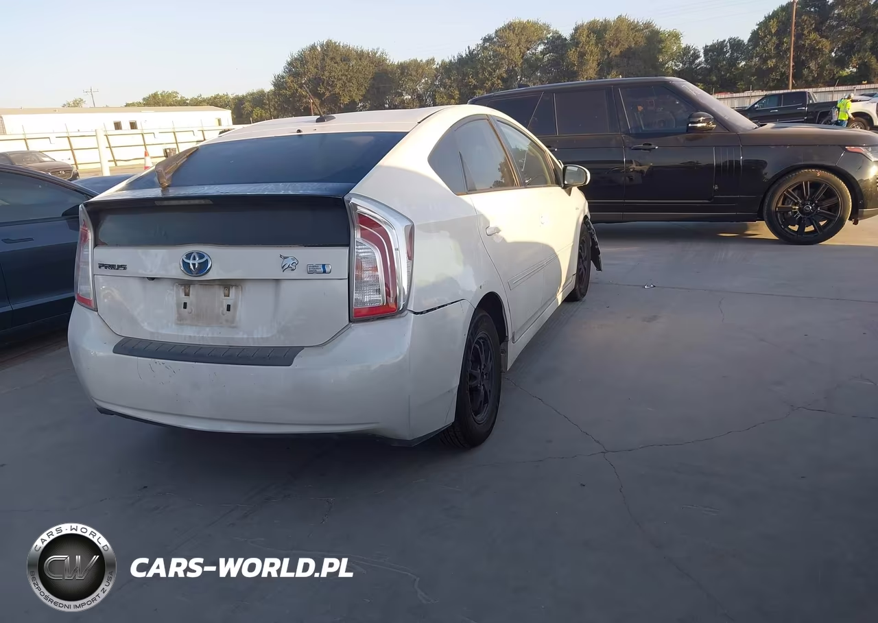 2012 Toyota Prius Three VIN:JTDKN3DU8C5382567 - 4