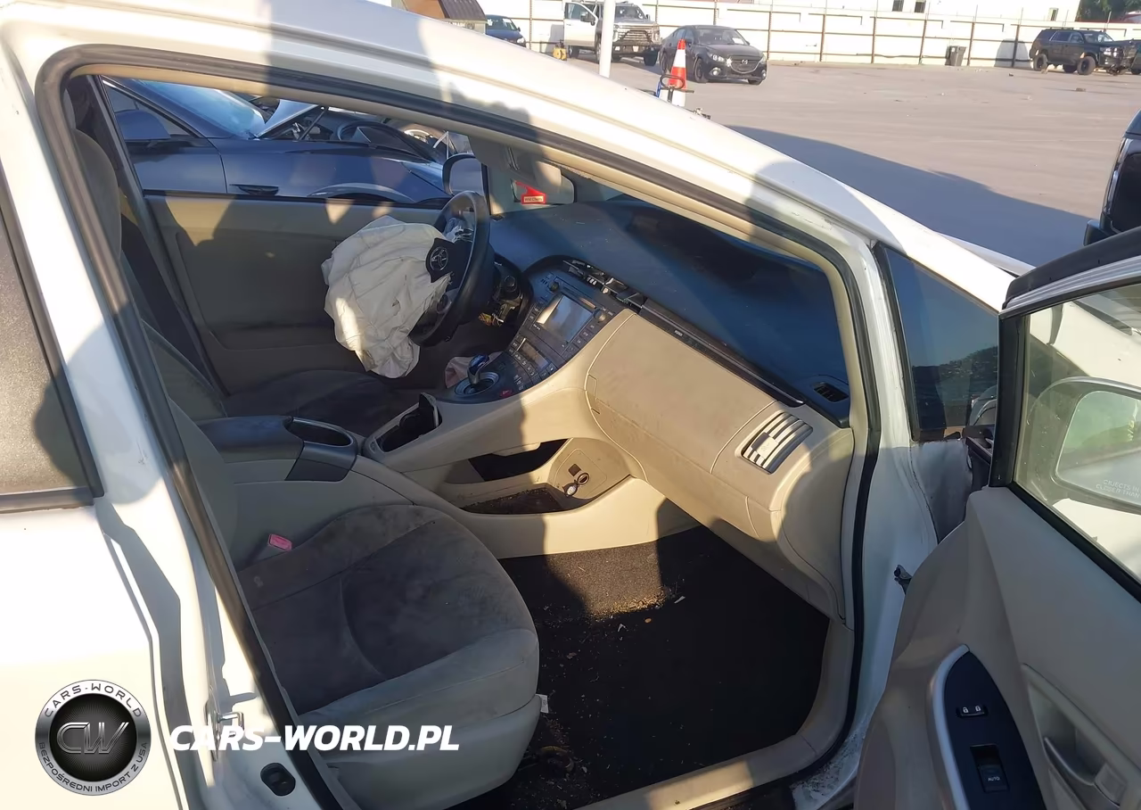 2012 Toyota Prius Three VIN:JTDKN3DU8C5382567 - 5
