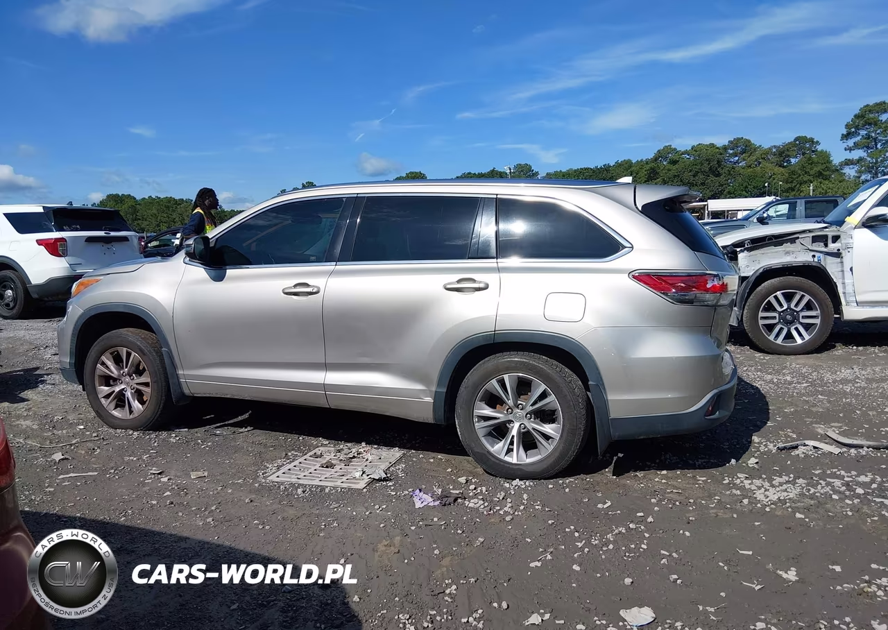 2015 Toyota Highlander Xle V6 VIN:5TDJKRFH5FS081938 - 14